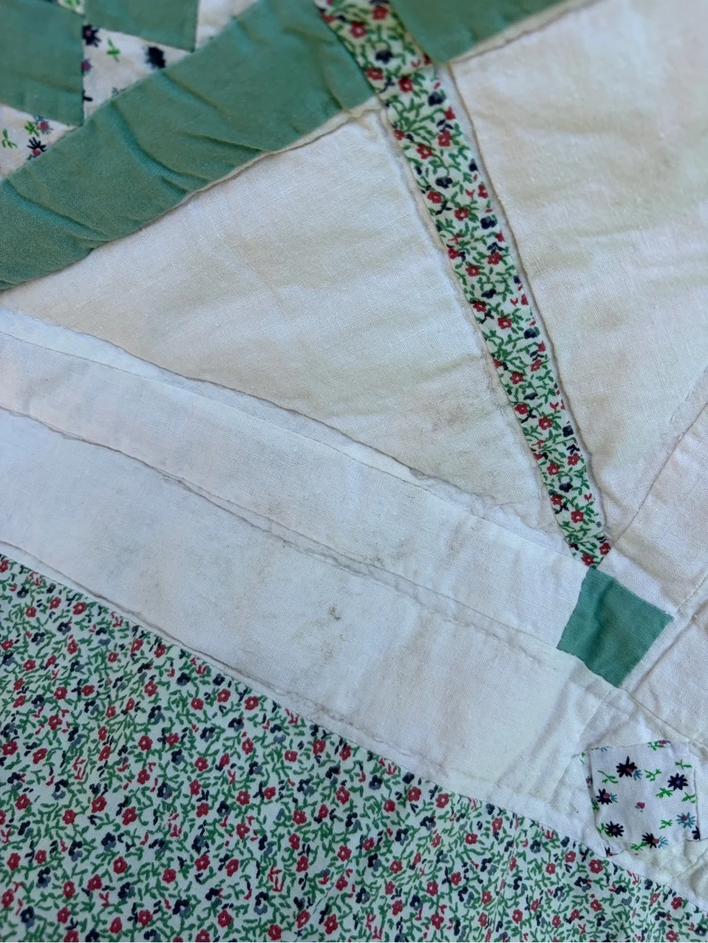 Vintage Handmade Umbrella Quilt 64X80 - Cottage Floral Patchwork Quilt